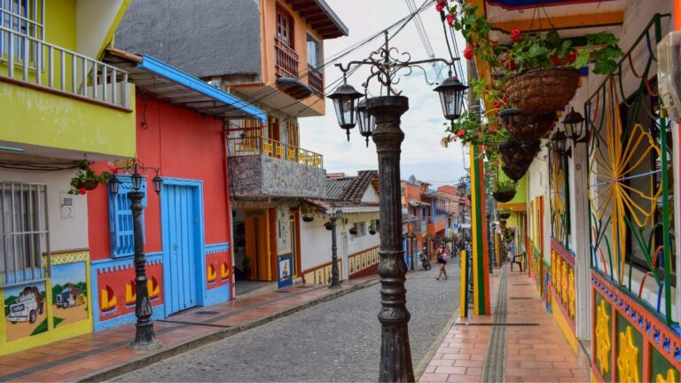 Excursión: Guatapé y Medellín l desde Ibagué