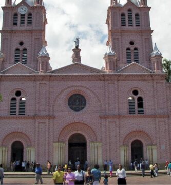 Pasadía: Buga, Señor de los Milagros y Finca Cafetera l desde Ibagué